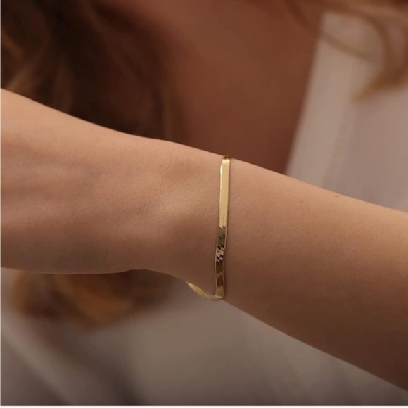 GOLD 18k Gold Plated Herringbone Bracelet - Picture 1 of 5
